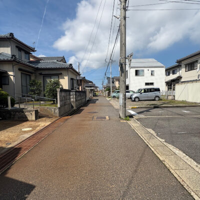 前面道路（東→西）
