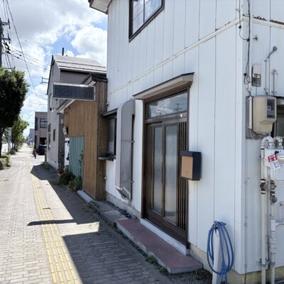 建物外側から厨房への入口 建物外側から厨房への入口
