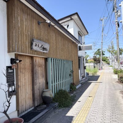 亀貝インター線沿いに位置する店舗外観・入口 亀貝インター線沿いに位置する店舗外観・入口