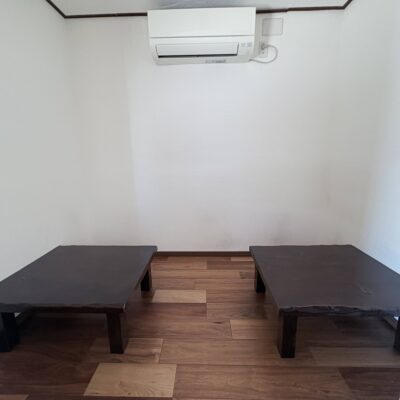 店舗奥の小上がり。2席分あります。 店舗奥の小上がり。2席分あります。