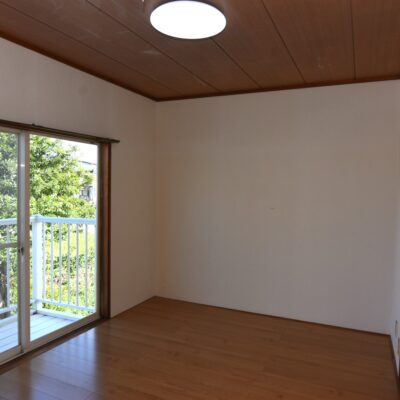 窓のある洋室です。日差しが入り、気持ちよく過ごせます。 窓のある洋室です。日差しが入り、気持ちよく過ごせます。
